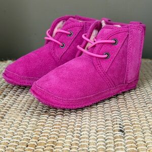 UGG Baby Neumel Bright Fuchsia Suede Pull On Baby Booties Size Medium USA 04/05